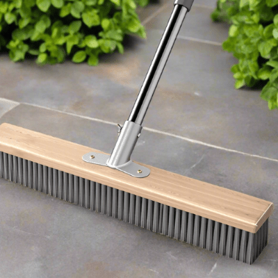 balai brosse métallique sol jardin