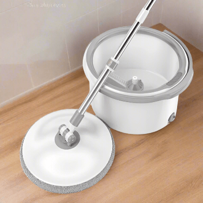 balai et seau essoreur-professionnel gris pour laver salle de bain