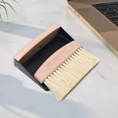 balayette de table sur bureau