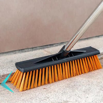 nettoyage sol avec balai extérieur