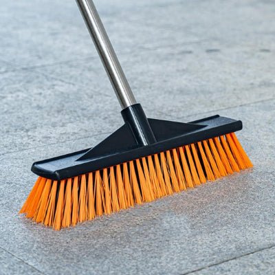 nettoyage sol carrelage balai extérieur