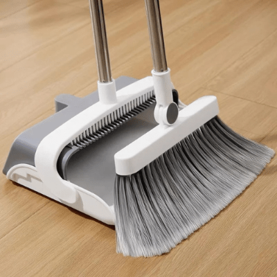 pelle et balayette long manche sol parquet