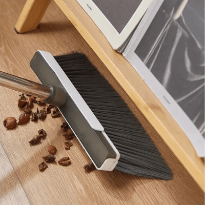 nettoyer miette sous meuble Pelle et balayette manche long