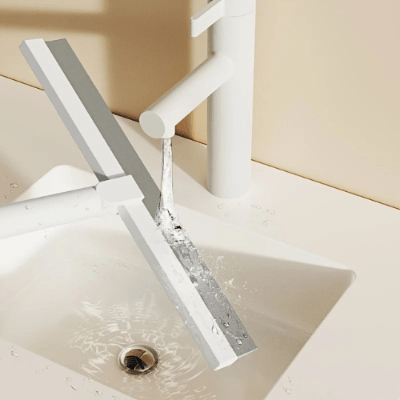 nettoyer à l'eau raclette à sol