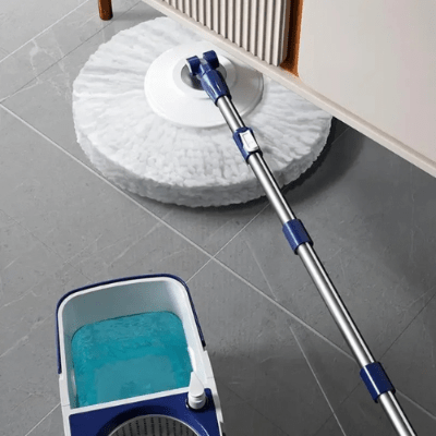 lave sous meuble avec seau essoreur et balai