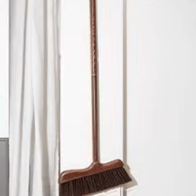 accroche balai en bois