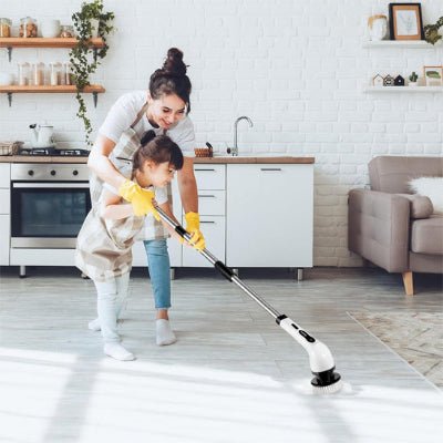 femme nettoie avec sa fille sol cuisine avec balai brosse electrique rulvexmax