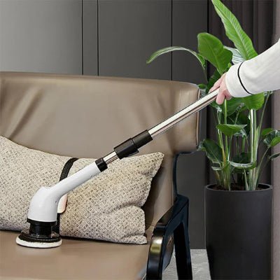 femme nettoie canapé avec balai brosse electrique rulvexmax