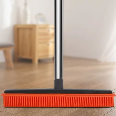 balai caoutchouc rouge dans chambre