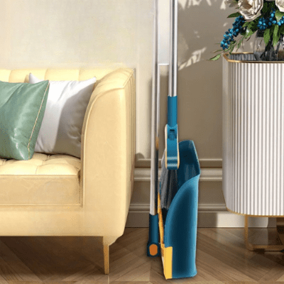 balai et pelle qui n'occupent pas d'espace