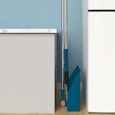 balai et pelle range prend pas place