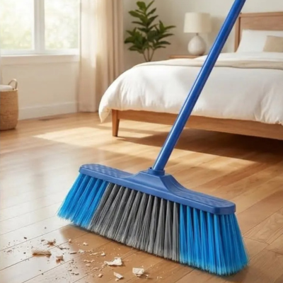 balai poil dur polyvalent robuste nettoie chambre 