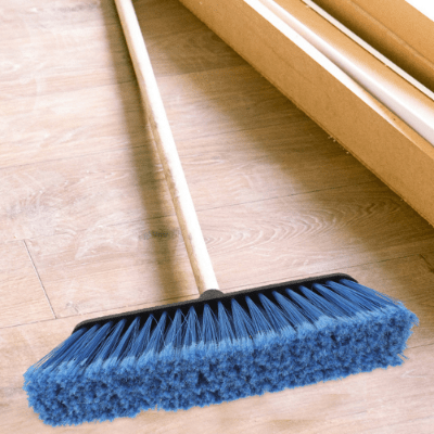 balai terrasse posé au sol