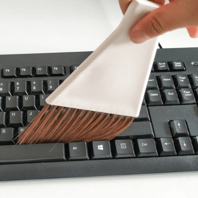 Enlevée poussière clavier facilement avec balaiette