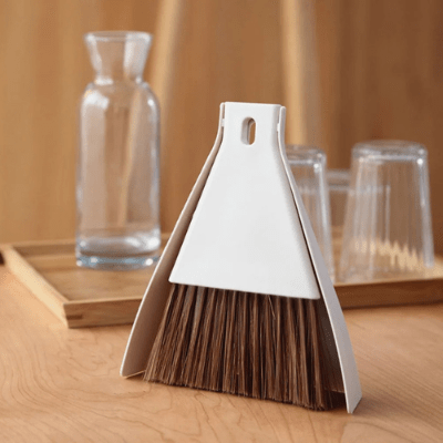 ragement efficace a porte de main avec balaiette