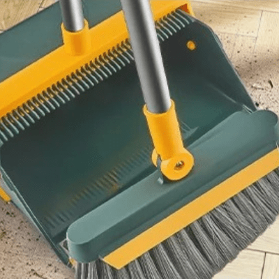 balayette et pelle balaye saleté au sol