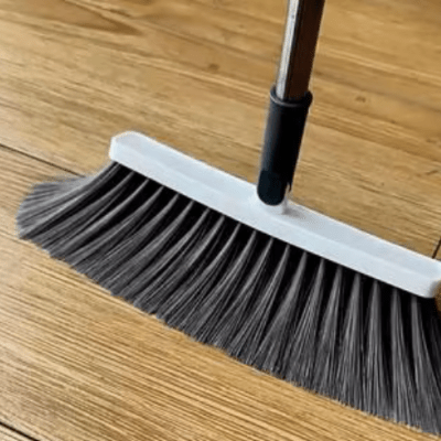 balayer parquet avec balayette pelle long manche