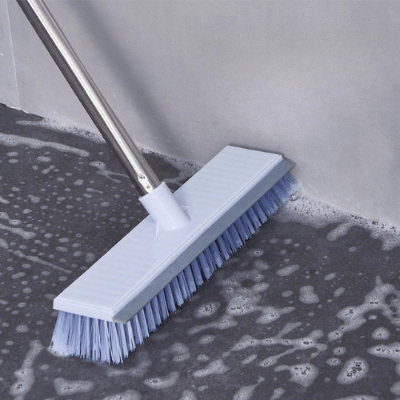 brosse à carrelage pour nettoyer sol