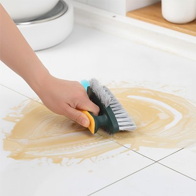 nettoyage joint avec brosse carrelage