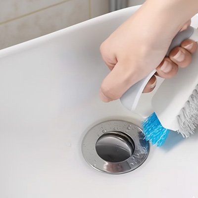 nettoyage zone difficile avec brosse carrelage