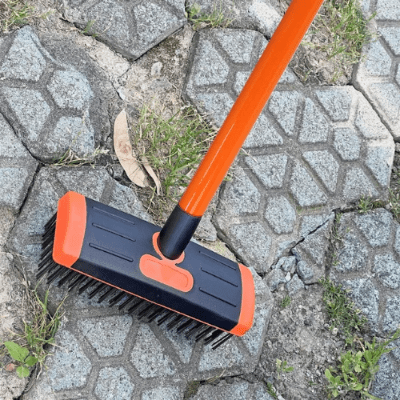 enlever mauvaises herbes pierre et béton avec brosse de desherbage