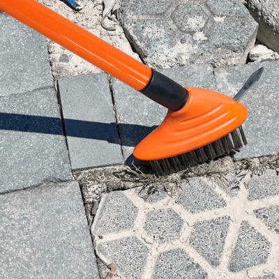 déraciner mauvaises herbes brosse de desherbage