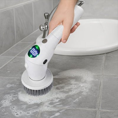 femme avec brosse electrique nettoyage salle de bain