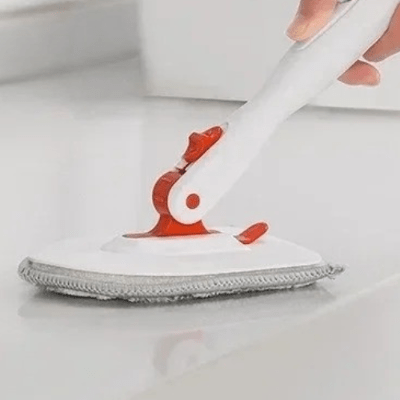 lave sol avec brosse nettoyante salle de bain