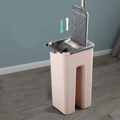 essorer l'eau avec balai serpillère kaki
