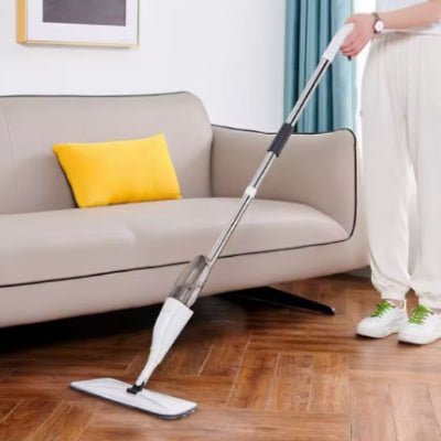 il nettoie salon balai pour laver sol