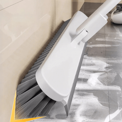 nettoie coin difficile avec balai brosse carrelage