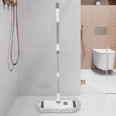 nettoyage salle de bain avec serpillere blanc