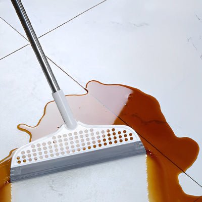 nettoyer liquide sale avec balais magique