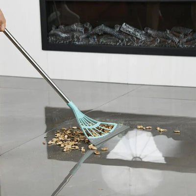 nettoyer saleté sol avec balais magiques bleu