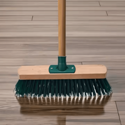 nettoyer sol parquet balai cantonnier