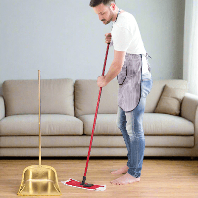 homme à pelle avec manche salon