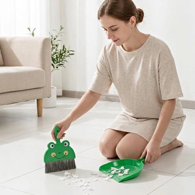 Pelle et balayette fantaisie Grenouille nettoyage sol