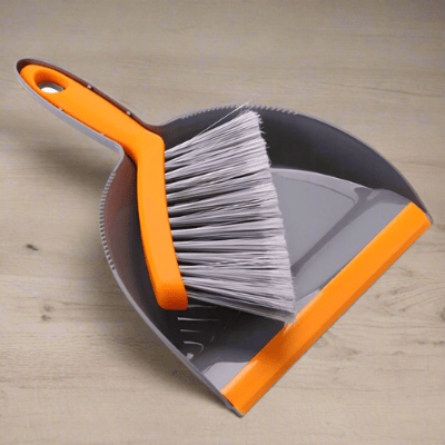 pelle balayette gris orange sur parquet