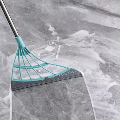 racler sol savonneux avec balais magique