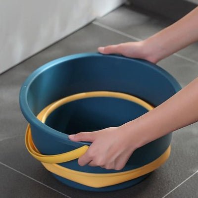 seau pliable UltraCompact se plie parfaitement